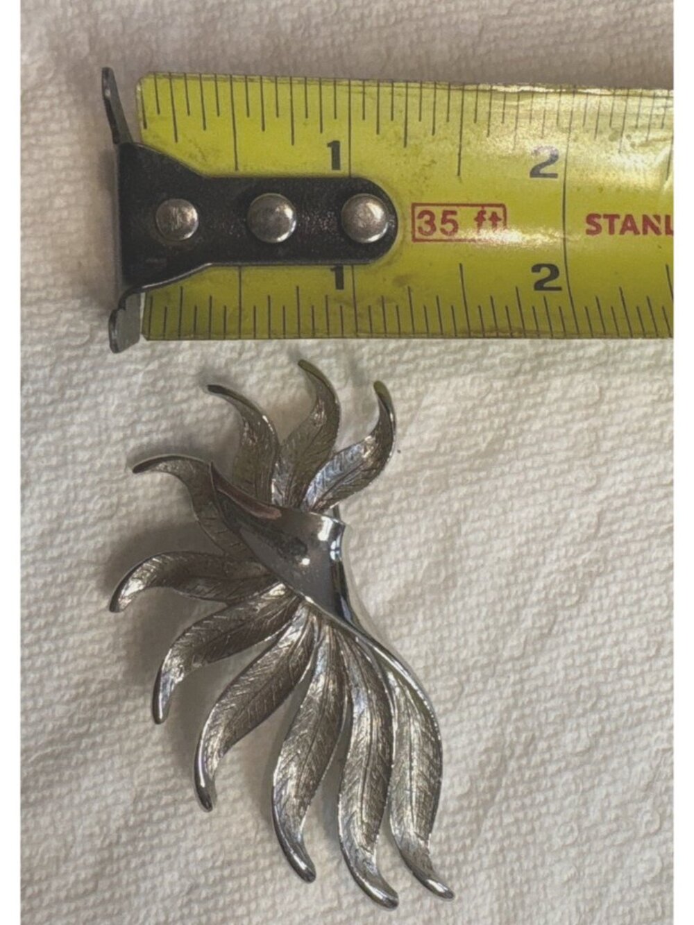 Vintage Silver-Tone Leaf Brooch Pin With Textured & Polished Details Retro State - Picture 10 of 10